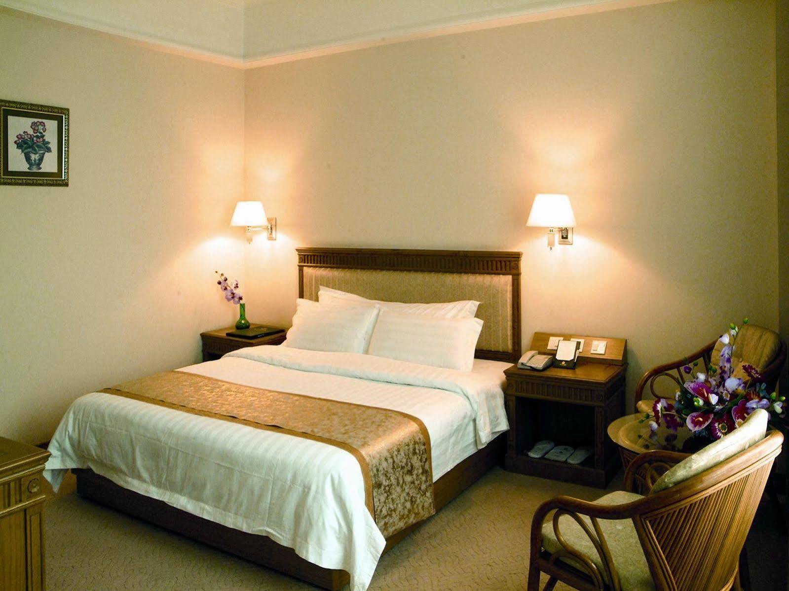 Guangzhou Nanfang Yiyuan Hotel Exteriör bild